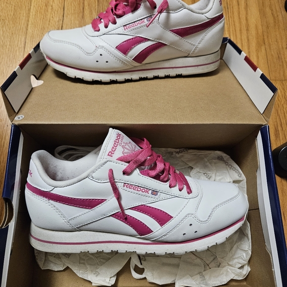 Pink and white Reebok - Picture 3 of 3